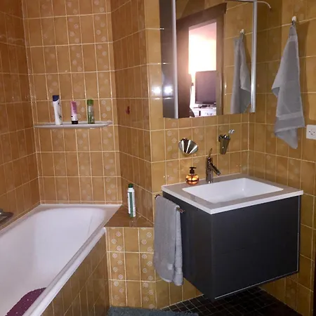 Logement Entier: Appartement. Chez Gilbert Daire *